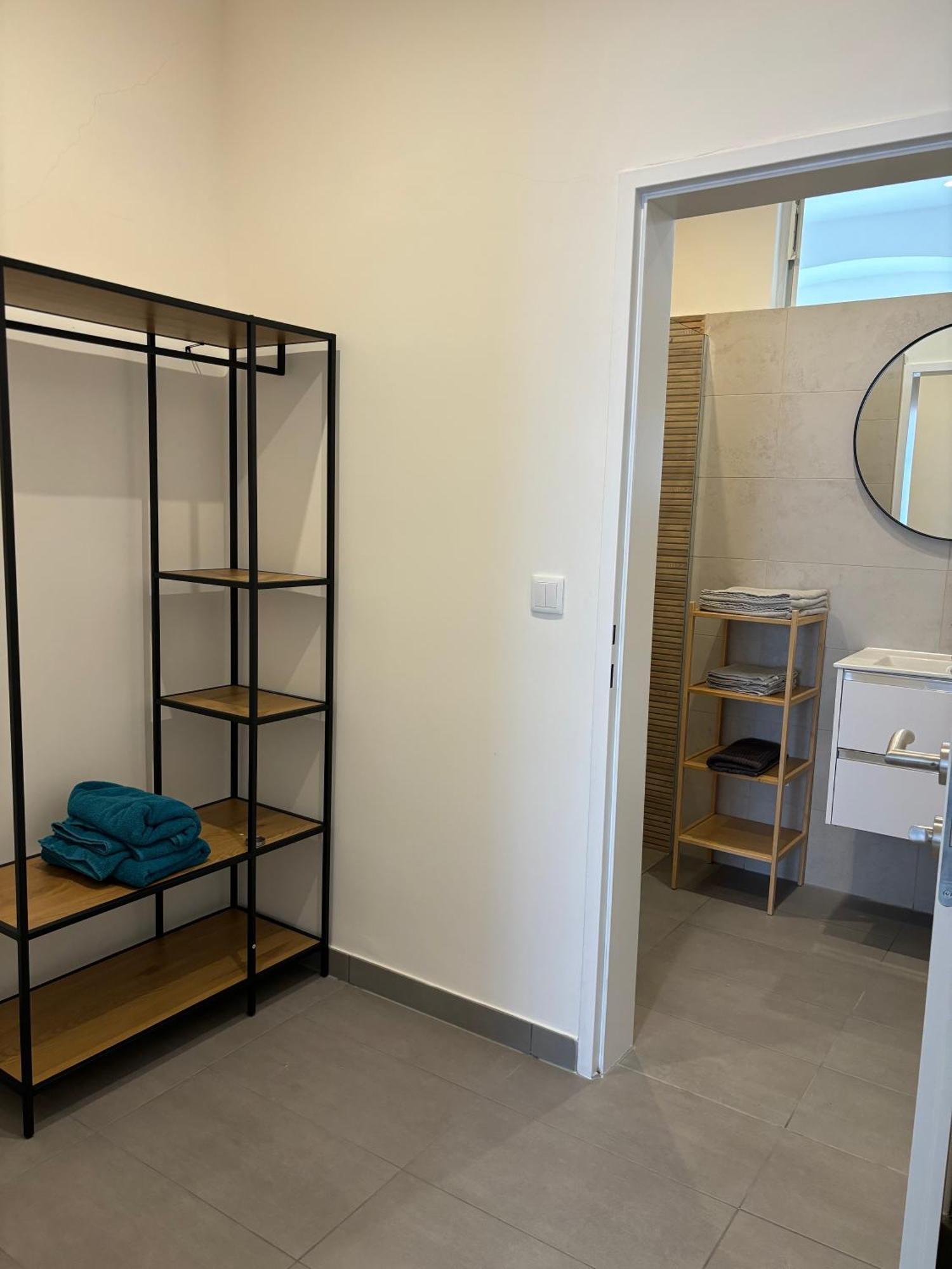 Traumhafte Wohnung Fuer 3, Grosszuegig, Walk In Dusche Viyana Dış mekan fotoğraf