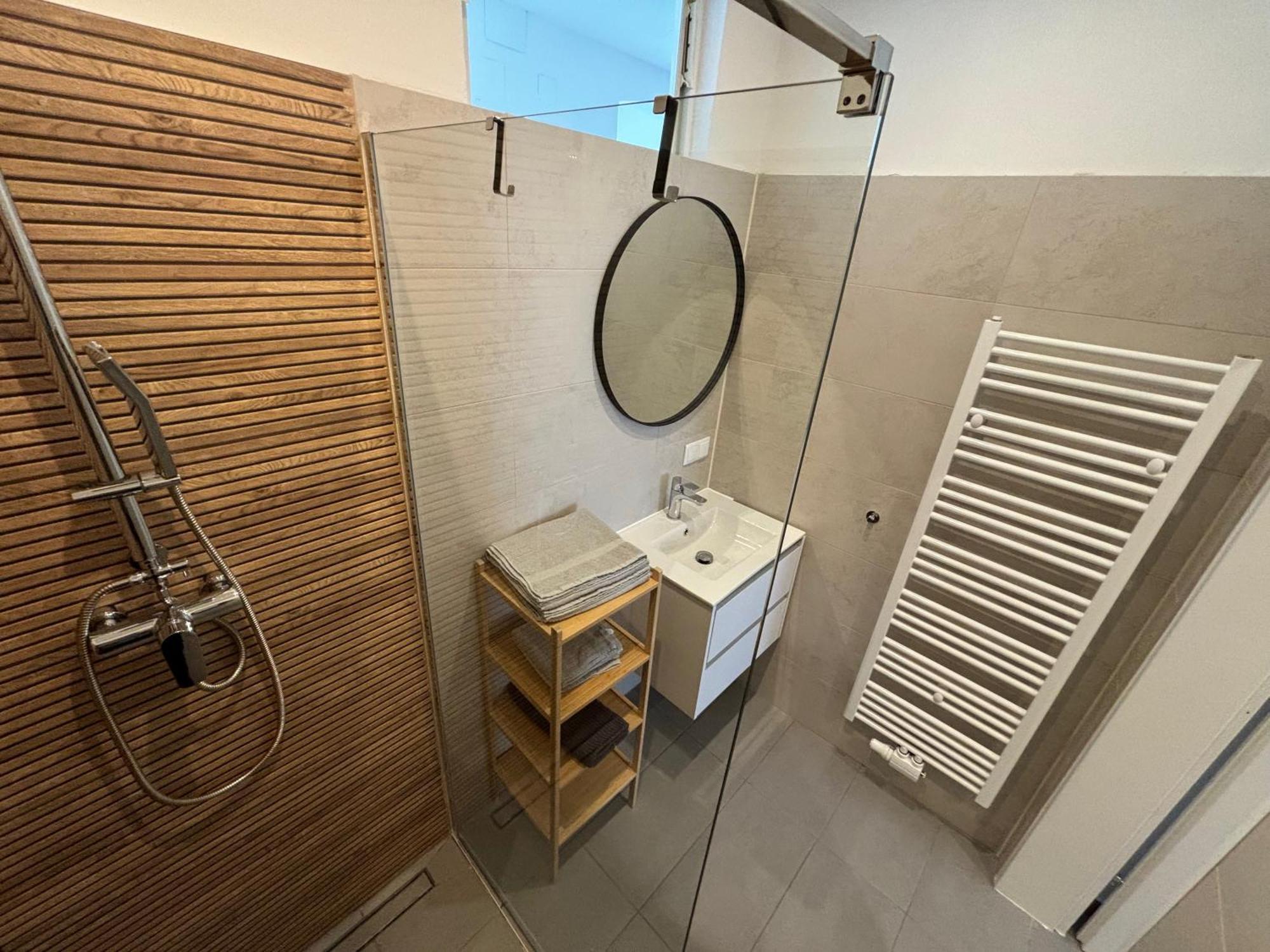 Traumhafte Wohnung Fuer 3, Grosszuegig, Walk In Dusche Viyana Dış mekan fotoğraf